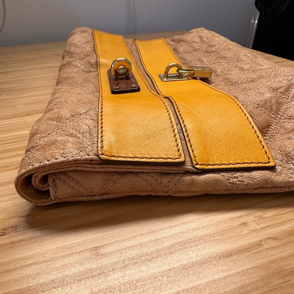 Marc Jacobs tan and gold quilted leather clutch - Picture 7 of 14